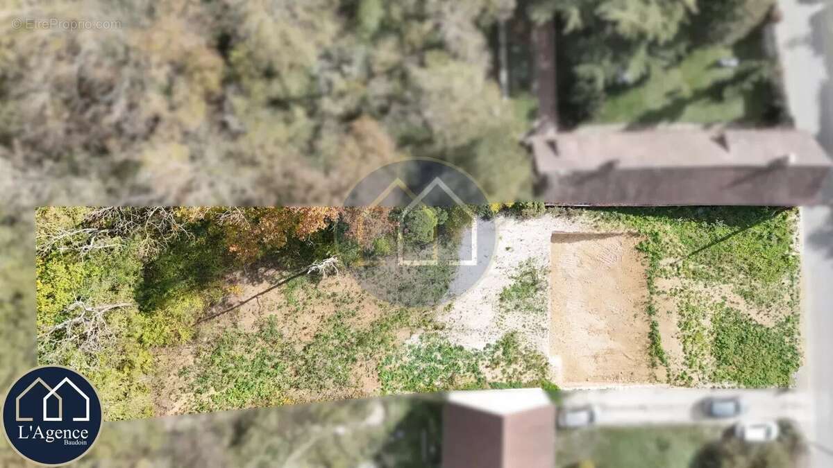 Terrain à VILLEMEUX-SUR-EURE