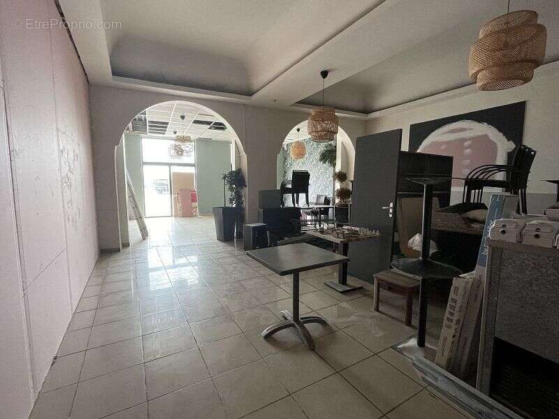 Commerce à CANET-EN-ROUSSILLON