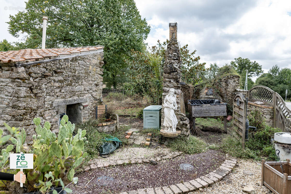 Maison de charme en pierre à vendre à Saint-Étienne-du-Bois, proche Legé   174 m2 habitables - photo 41