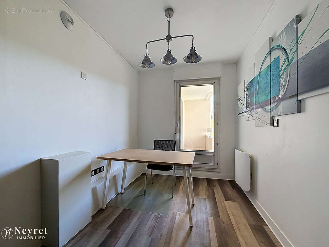Appartement à SAINT-GENIS-LAVAL