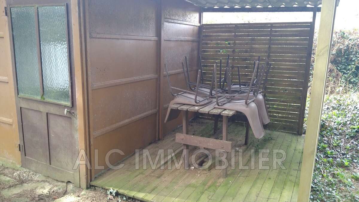 Terrain à LOUPFOUGERES