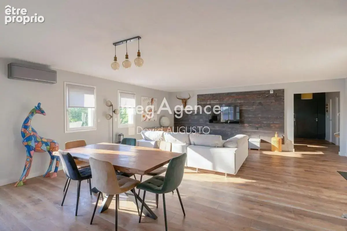 Maison avec vue, piscine chauffée, garage double et terrain de 700m2 - photo 5