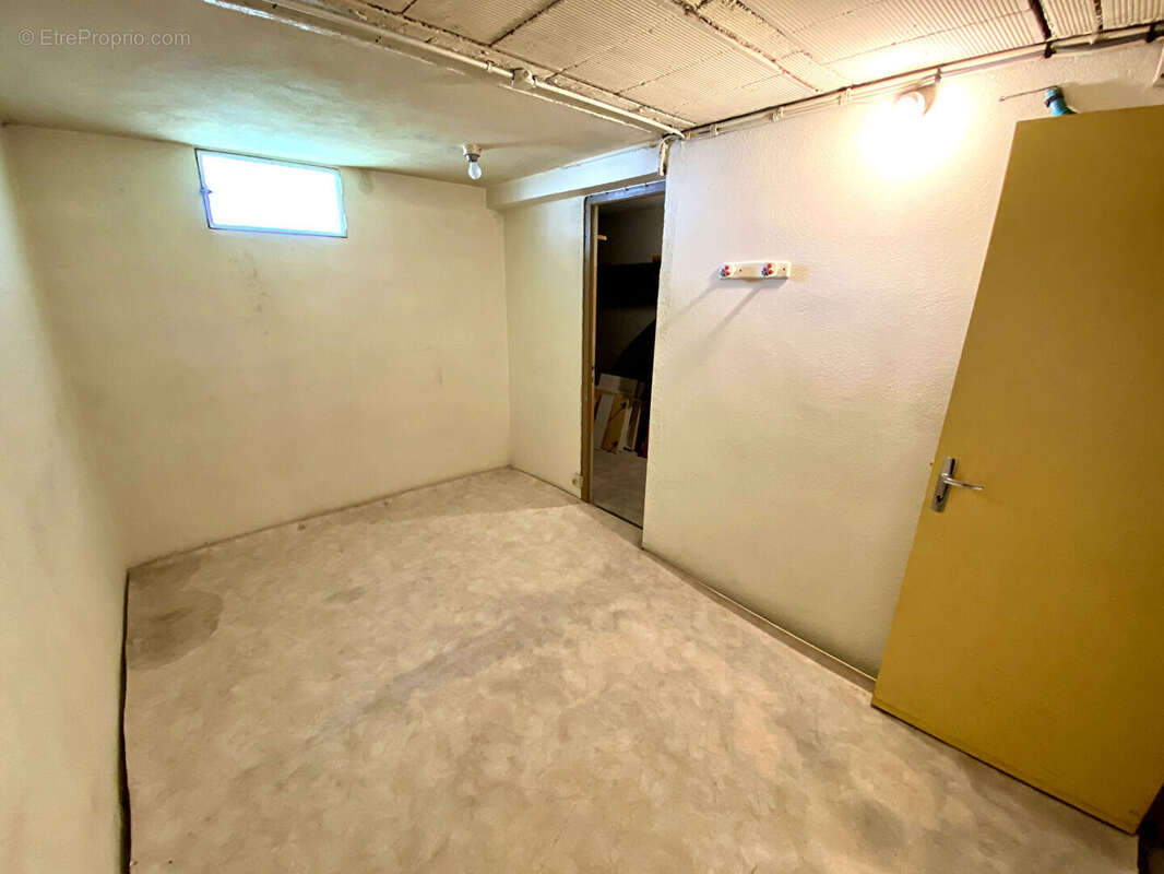 CLERMONT-FERRAND / Appartement à vendre quartier "la Glacière" avec garage, balcon et atelier ! - photo 12