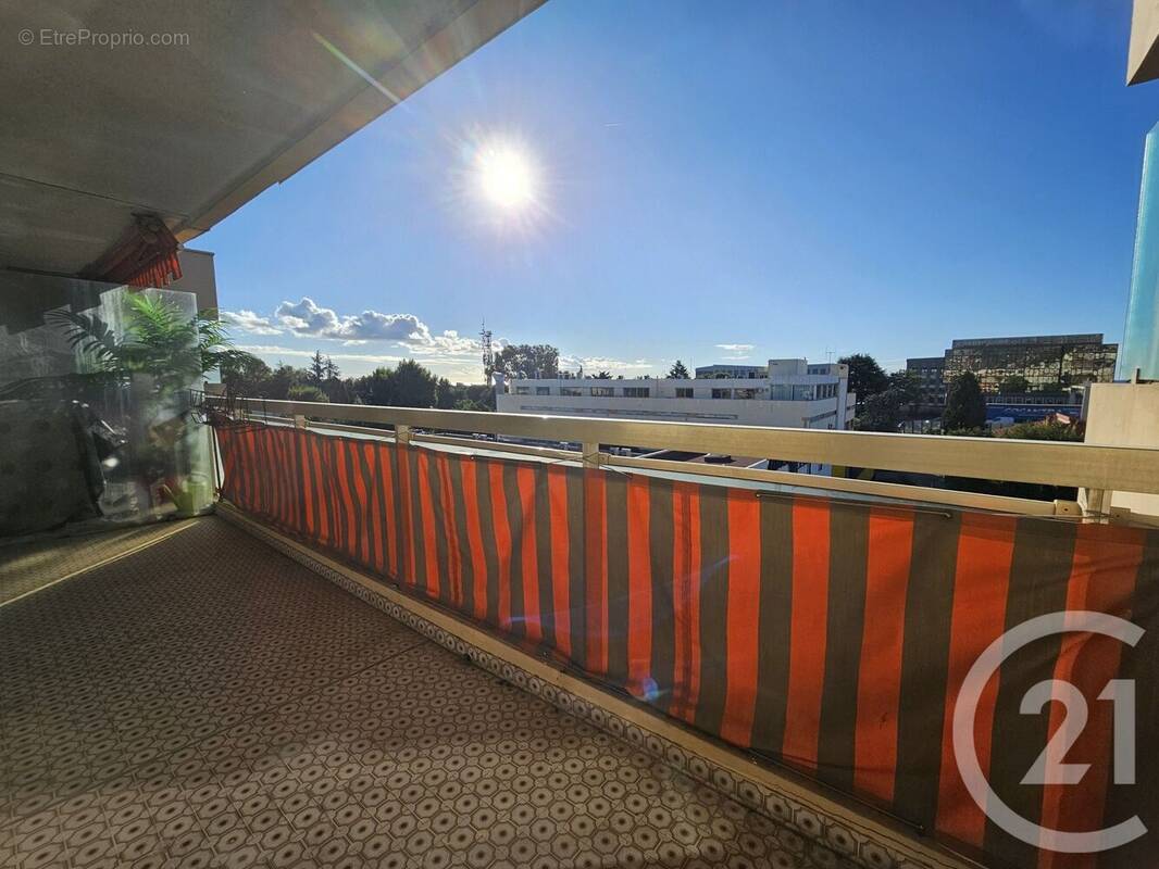 Appartement à SAINT-LAURENT-DU-VAR