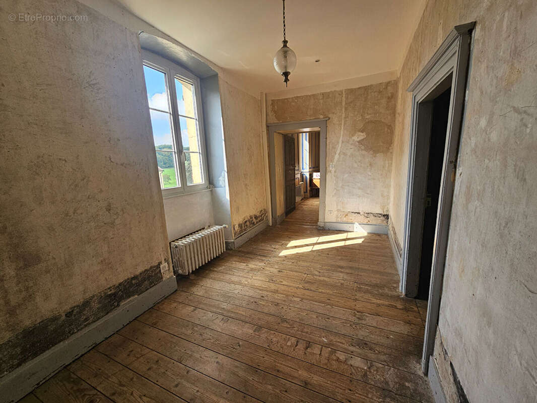 Maison à MENOUX