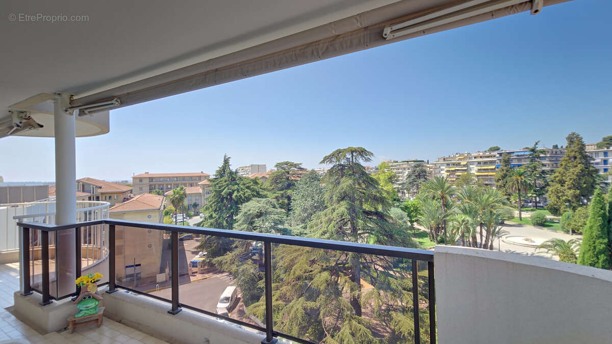 LE CANNET à vendre 4 pièces de 117 m2 avec terrasse et balcon, cave et garage sous-sol - photo 19