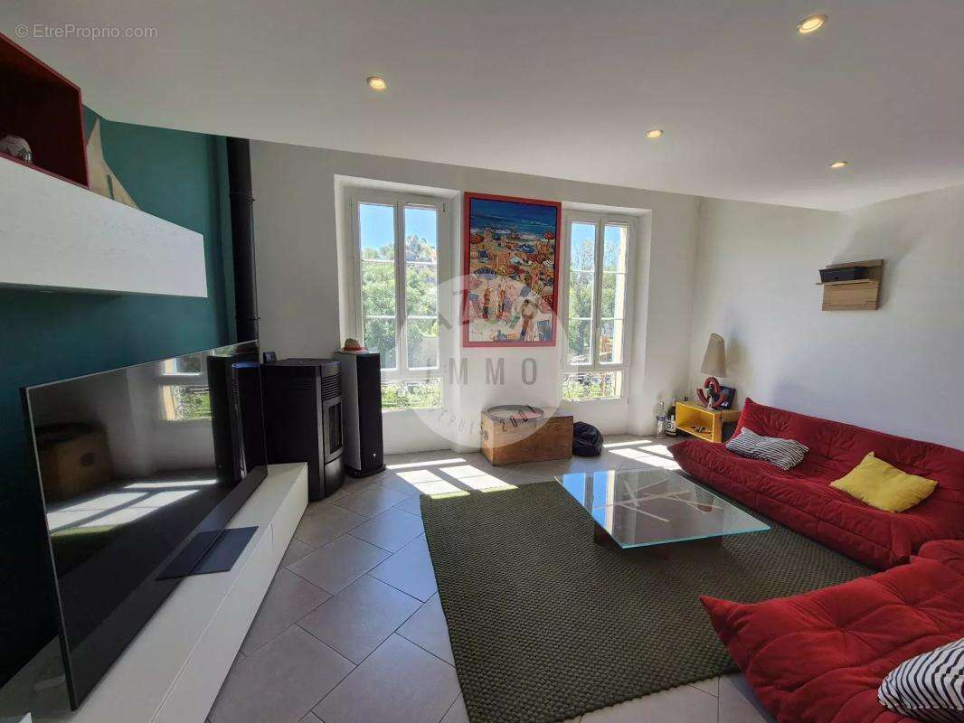 Appartement à ROQUEVAIRE