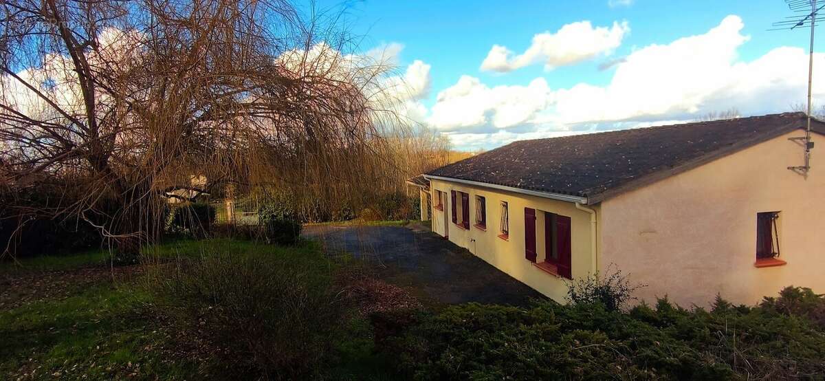 Maison individuelle récente avec garage et magnifique terrain arboré de 2000 m² - photo 17