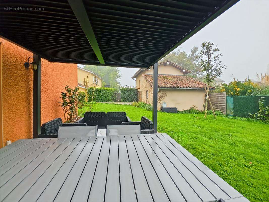 Maison à LA CHAPELLE-DU-CHATELARD