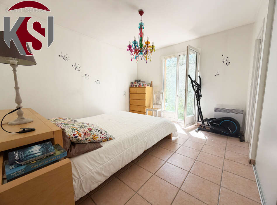 Maison à VINS-SUR-CARAMY