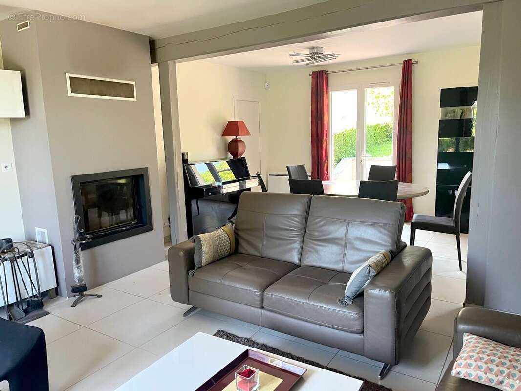 Maison à MEZY-SUR-SEINE
