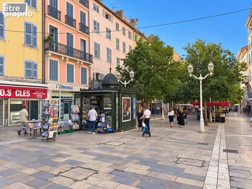 Toulon centre ville- immeuble en monopropriete de 202 m2 de 5 appartements et garage - photo 2