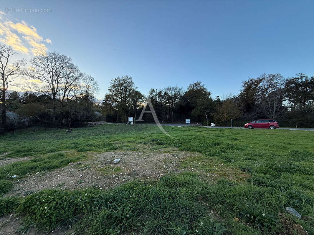 Terrain à SAINT-MAIXENT-SUR-VIE
