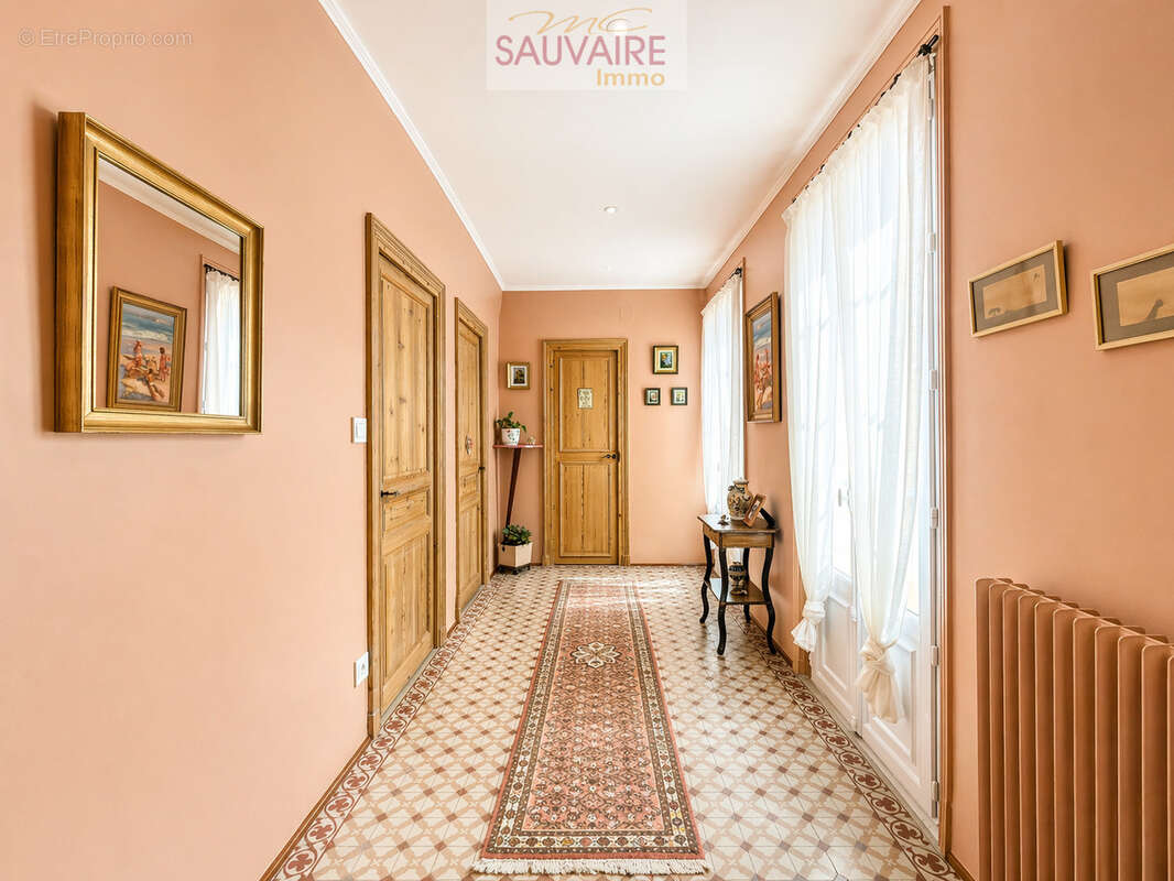 Maison à SAINT-LAURENT-DE-LA-SALANQUE