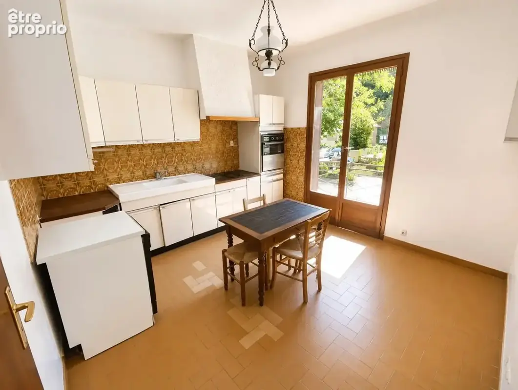 Appartement 5 pièces, loggia, balcon, grenier, cave , 1 place de parking, 1 grand garage - photo 2