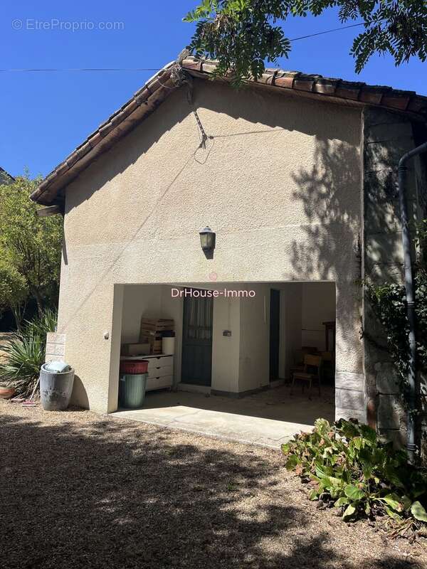 Maison 222 m² à Jaunay-Clan  - photo 2