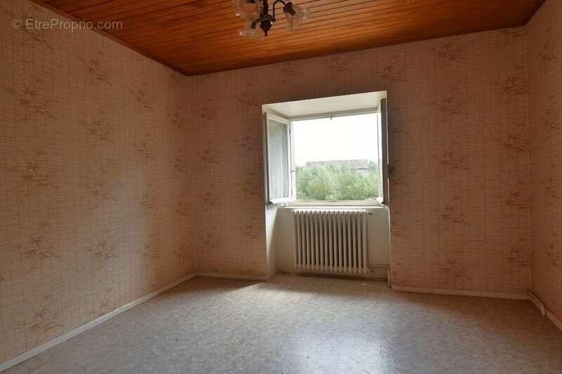 Bâtisse en pierres à TENCE / terrain de 857m² - photo 9