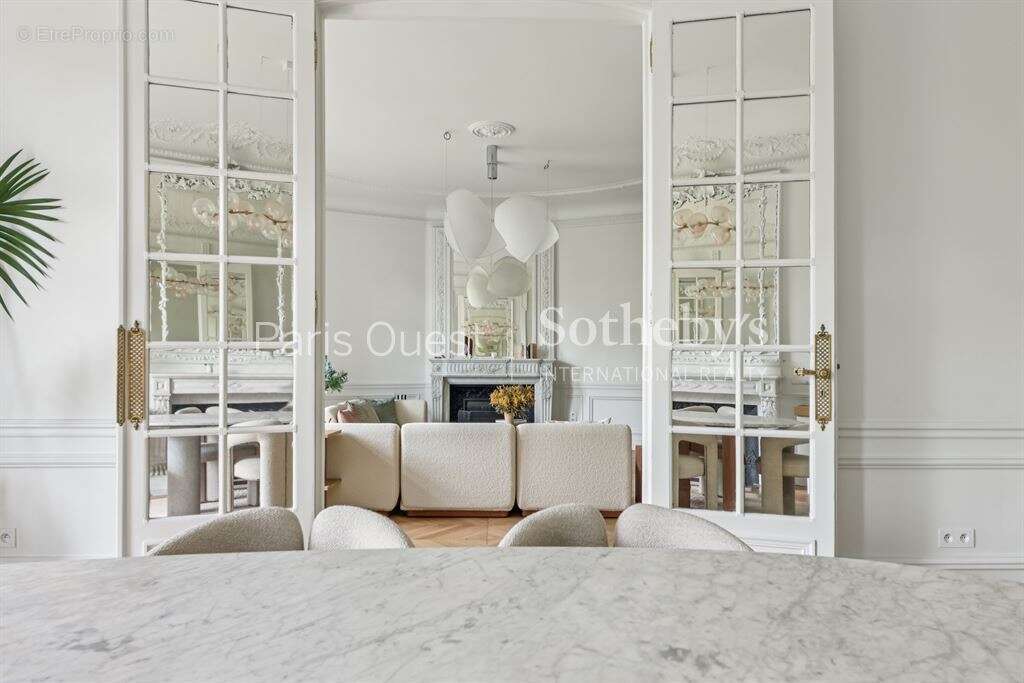 Appartement à PARIS-17E