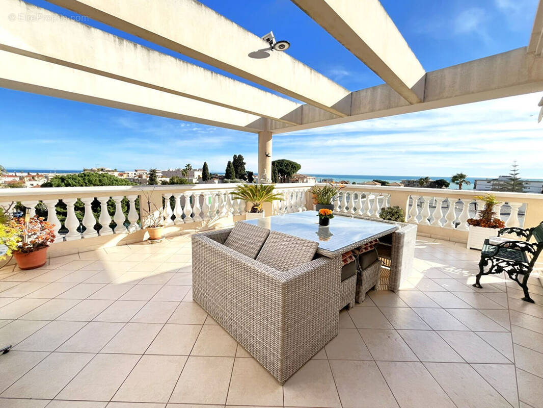 Appartement à SAINT-LAURENT-DU-VAR