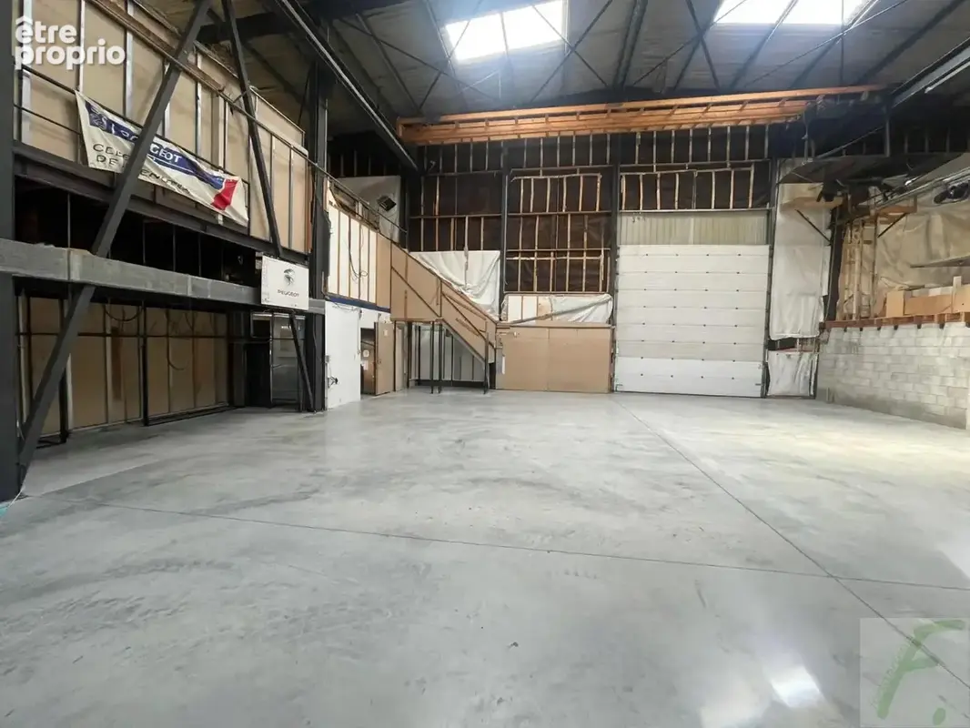 A VENDRE - Local industriel de 1 400m² à 20km de Grenoble - photo 3