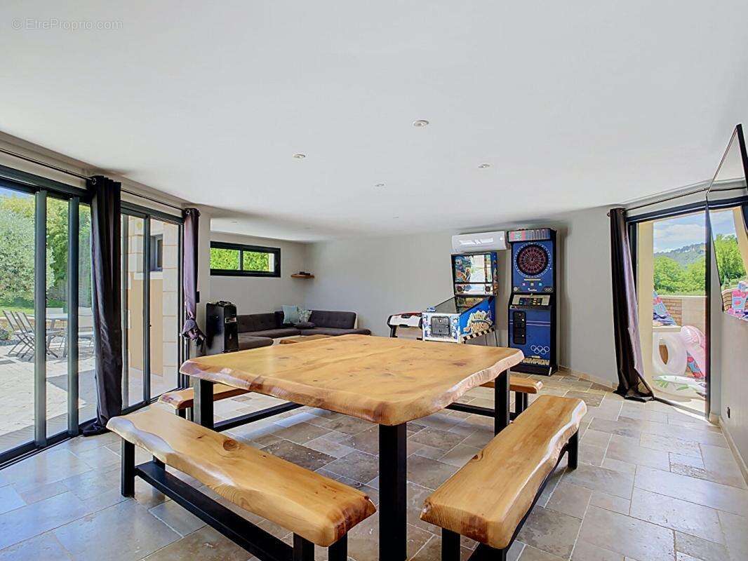 Belle propriété contemporaine avec piscine chauffée, dépendances et prestations de qualité - photo 14
