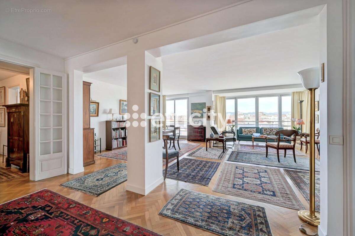 Appartement à MARSEILLE-6E