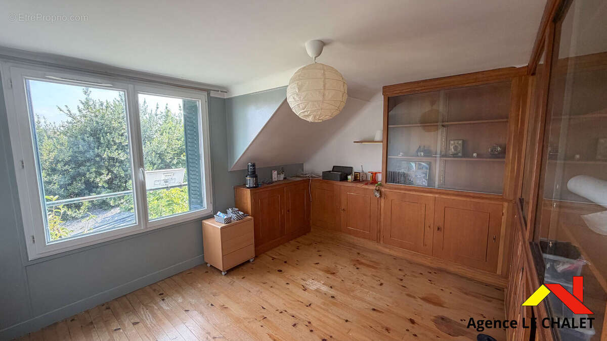 Villeneuve-le-Roi - Maison 5 pièces de 100 m² - 3 chambres + bureau - Hors couloir aérien - photo 7