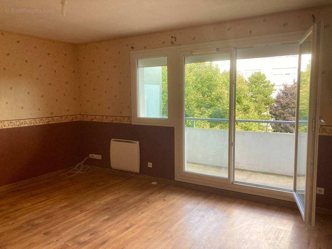 Appartement à DUGNY