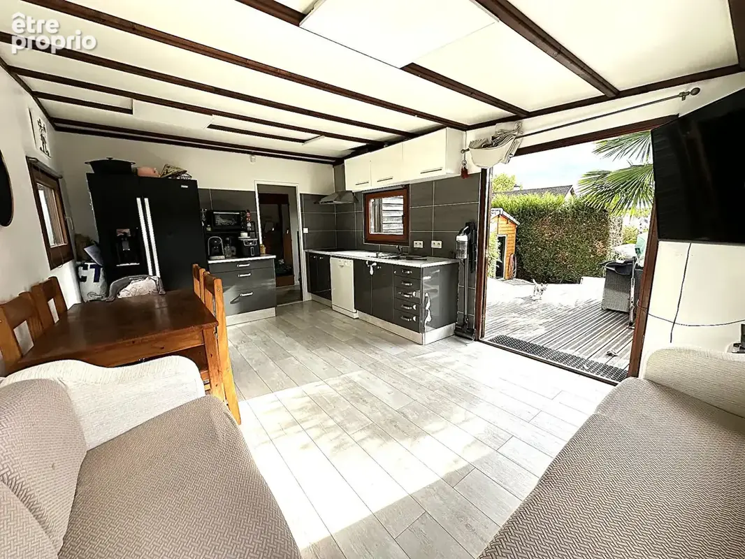 Chalet en bois sur un terrain de 1 318 m² - photo 3