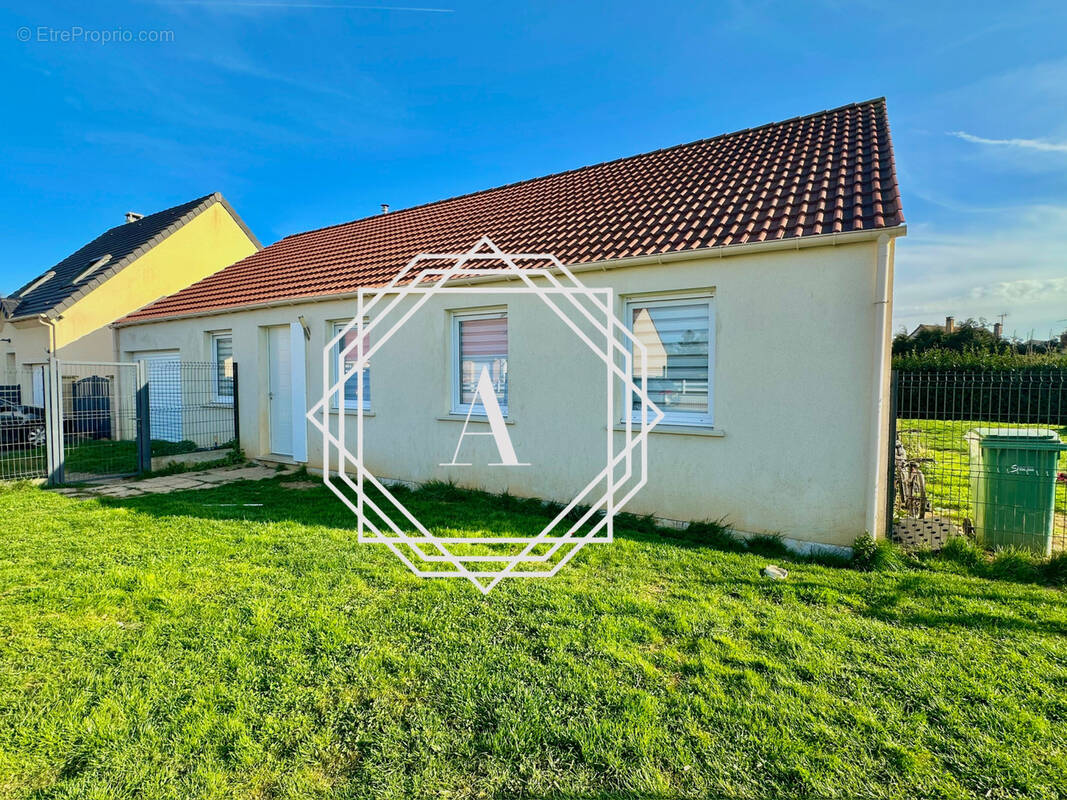 Maison à MERU