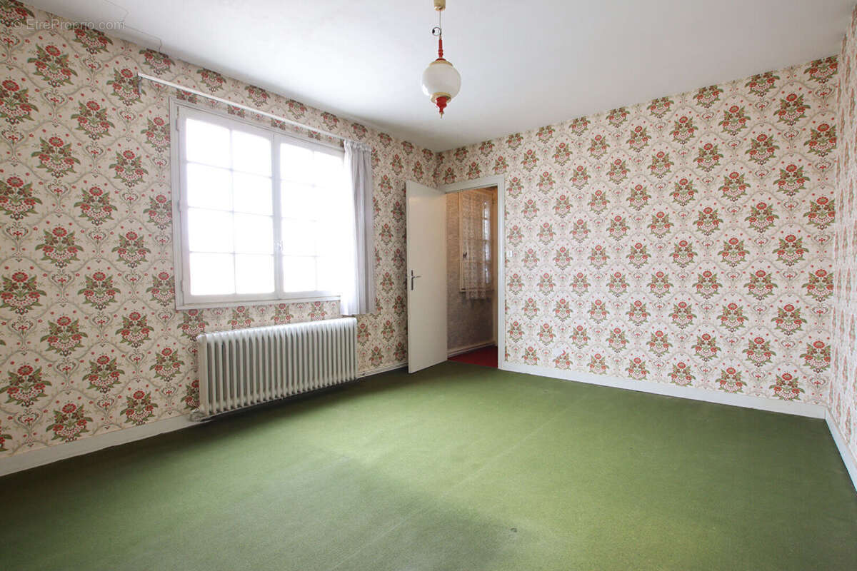 Vouillé, maison de village à rénover - photo 12
