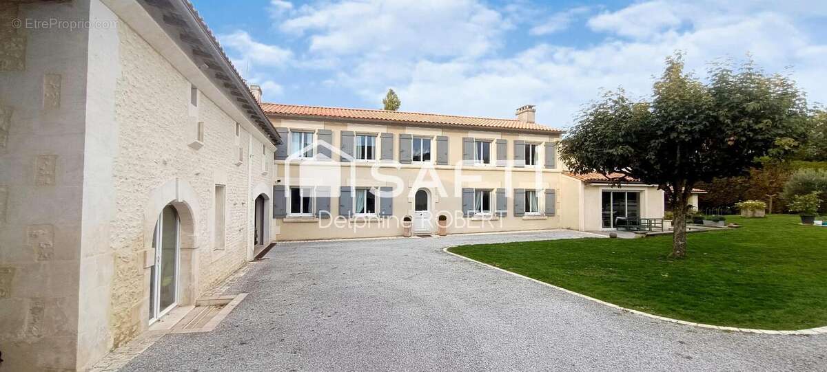 Maison 275 m² à Sainte-Lheurine  - photo 4