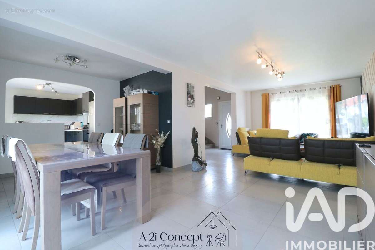 Maison 175 m² à Sainte-Luce-Sur-Loire  - photo 3