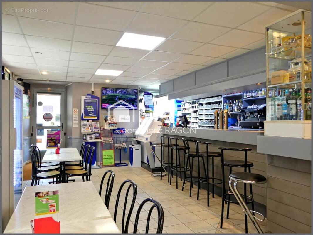 Photo 1 - Commerce à SAINT-M'HERVE