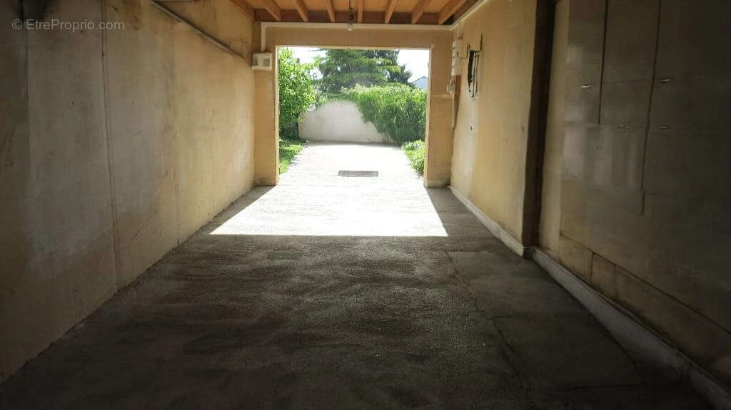 Vendôme pavillon récent et très économique (DPE A) avec piscine couverte - photo 9
