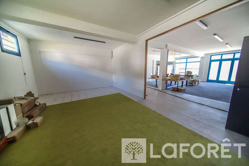 Commerce à EYGLIERS