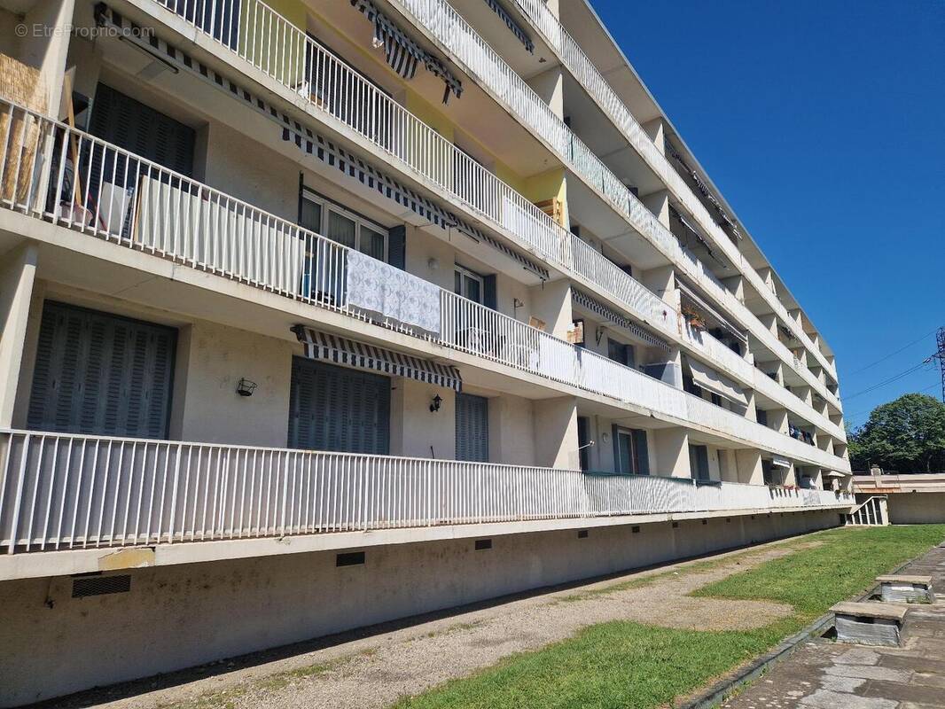  - Appartement à VENISSIEUX