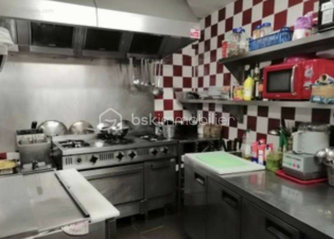 Commerce à SALERNES