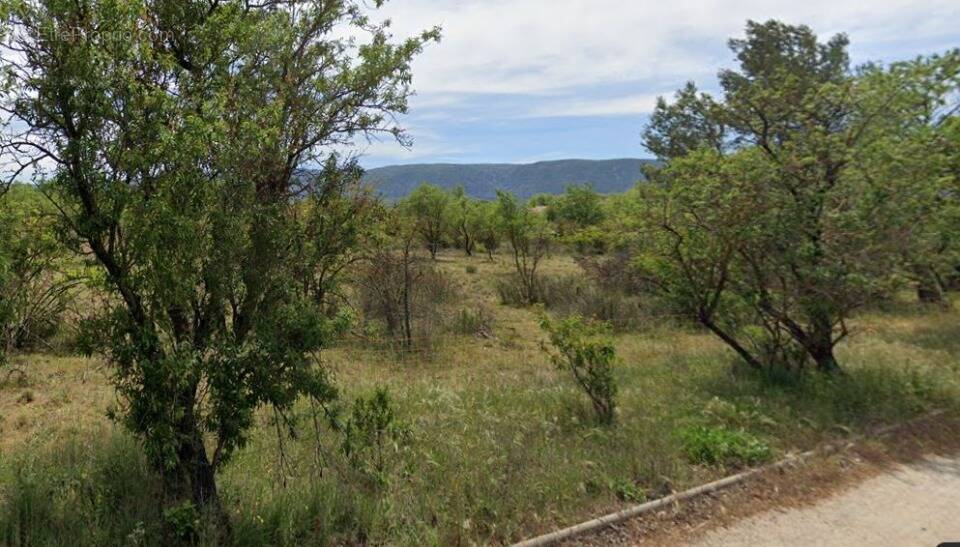 Terrain à CABRIERES-D'AVIGNON