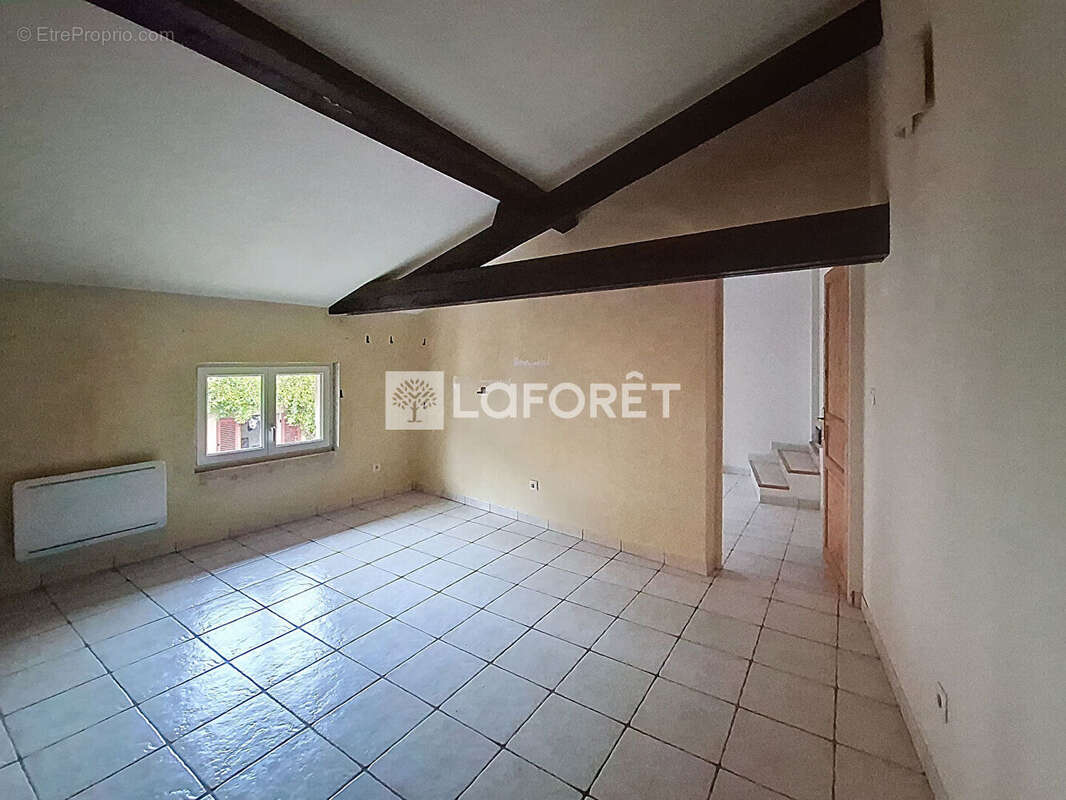 Maison à LA CHAPELLE-DE-GUINCHAY