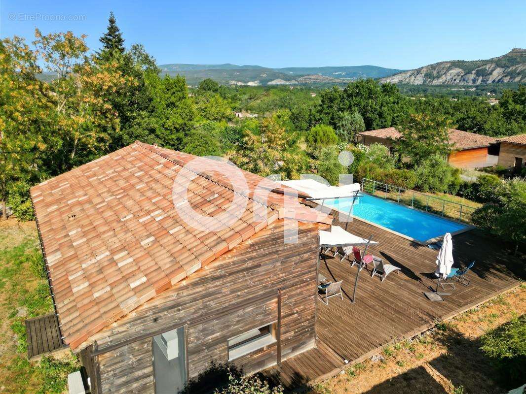 Villa en bois avec piscine - photo 9