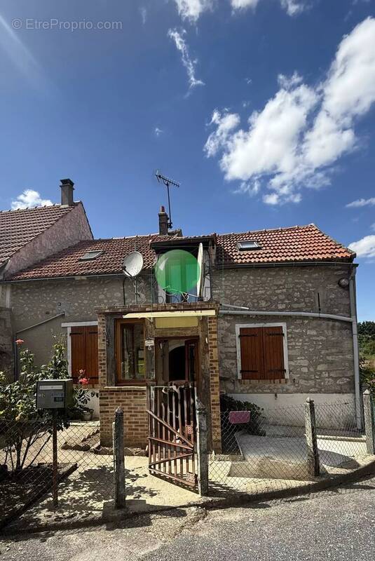 Maison à VILLENEUVE-SUR-AUVERS