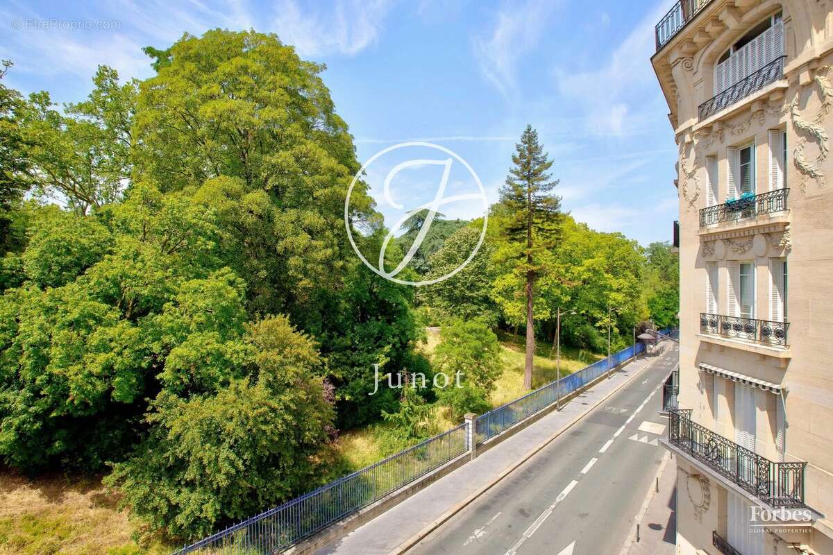 Paris 14e - RUE ROLI - Appartement à vendre - 3 pièces - 68,04m² Carrez - 1/2 chambres - Vue dégagée sur le parc. - photo 4