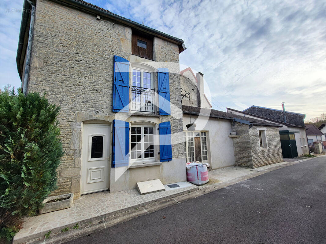 Maison à COUVIGNON