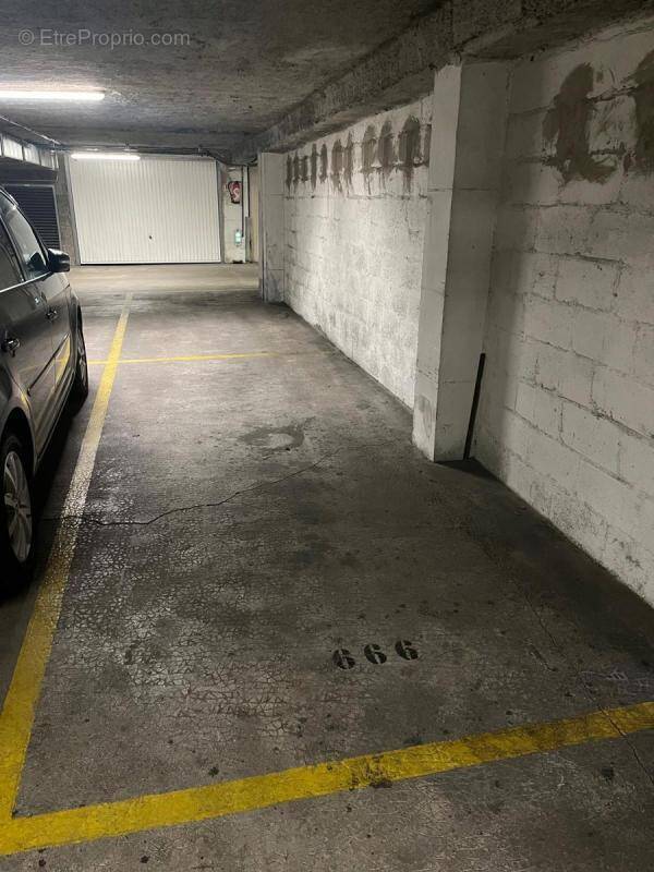 Parking à PARIS-15E