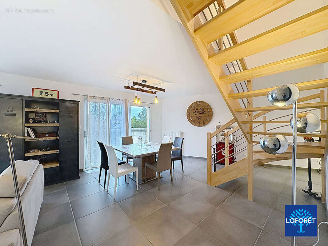 Maison à COLOMBY-SUR-THAON