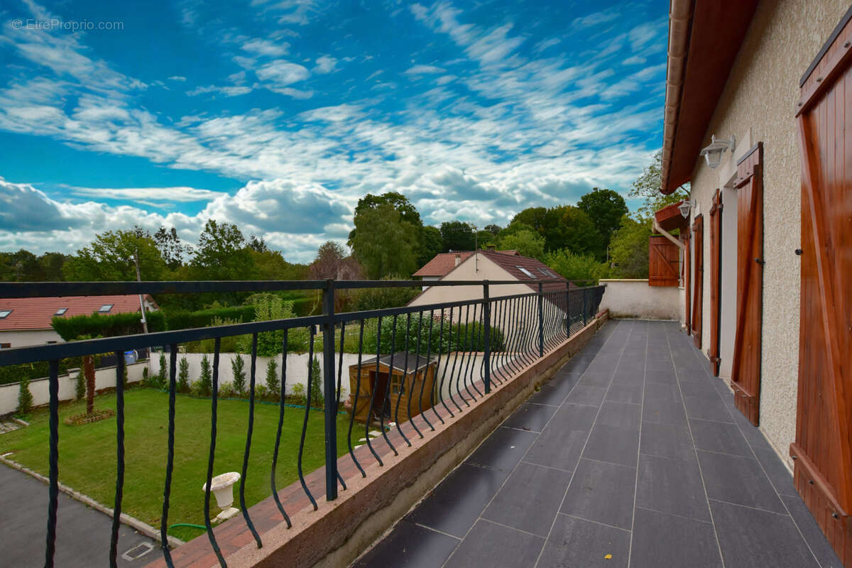 Maison à LES ESSARTS-LE-ROI