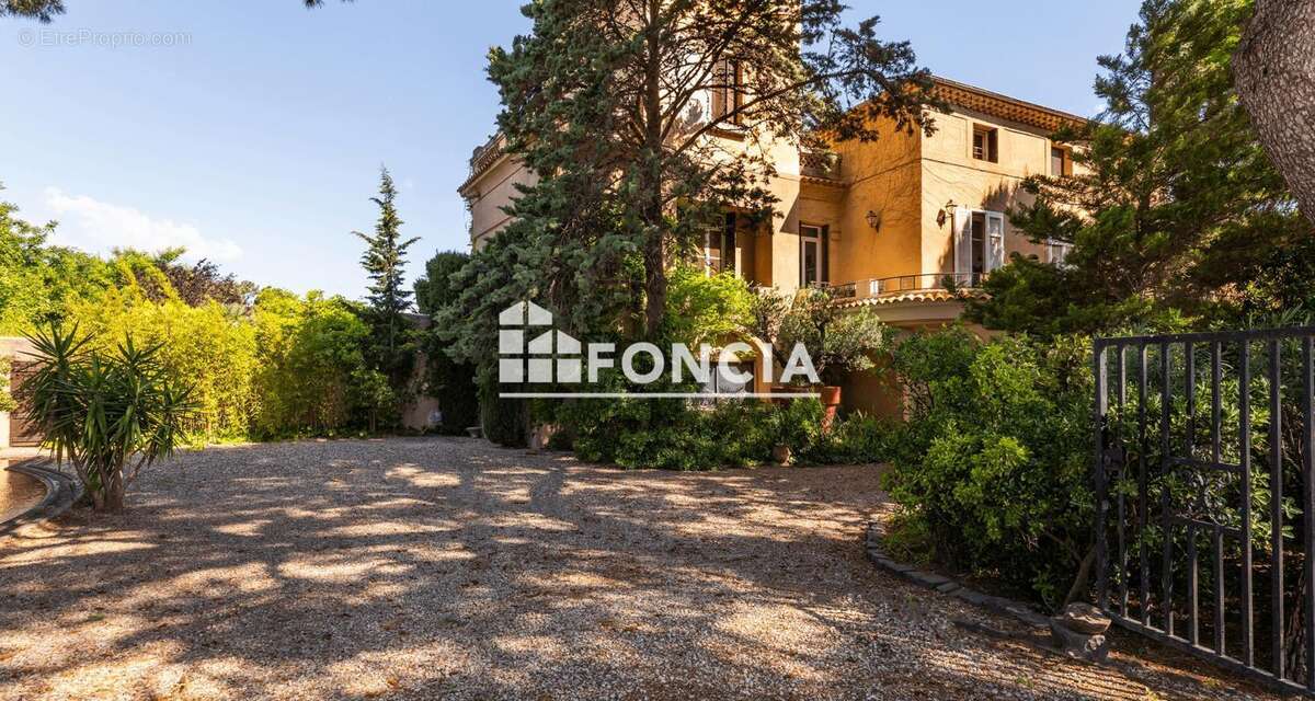 Domaine d'exception de 765 m² : résidence de prestige, gîtes et salle de réception sur 2,5 hectares - photo 11
