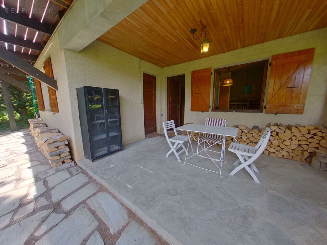 Maison à ENCHASTRAYES