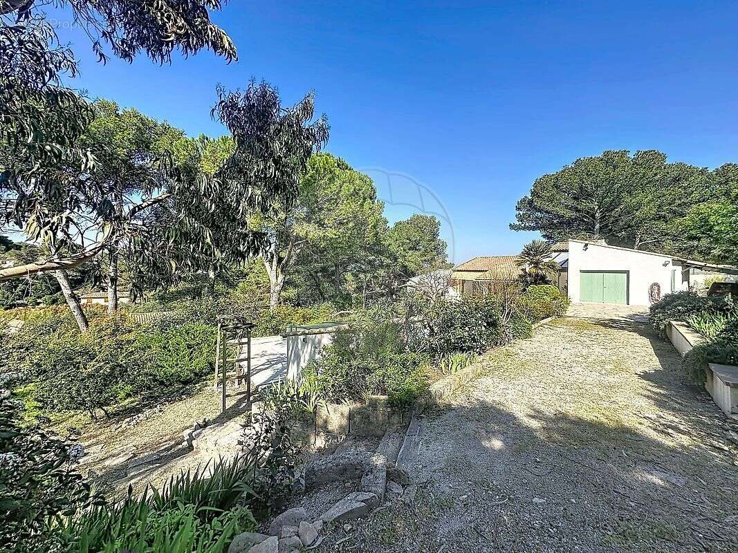 Maison à CAVEIRAC